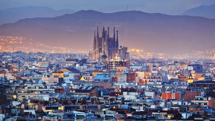 Barcelona famous attractions skyline